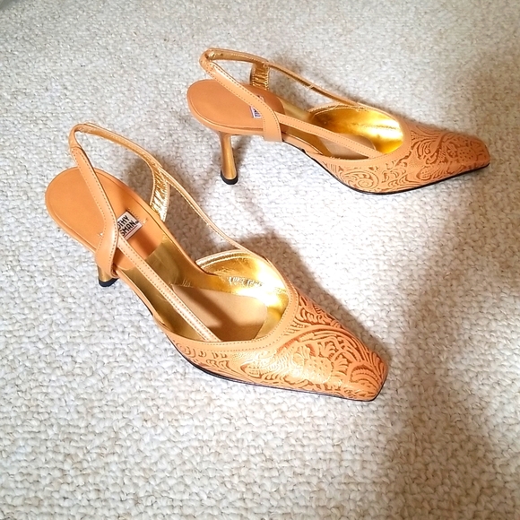 Timothy HitsmanCamelGold Pattern,OpenBack, Pump/heel.New in box. 3" heel… - Picture 4 of 8